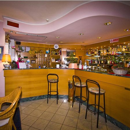 Hotel Il Canneto Porto Ceresio Extérieur photo