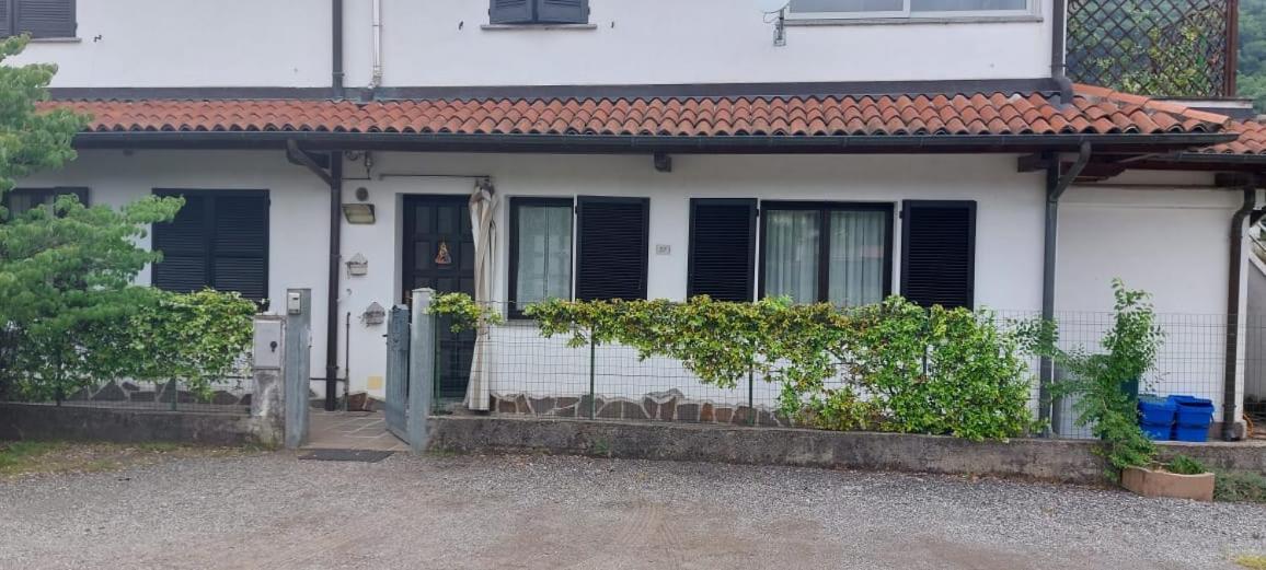 Hotel Il Canneto Porto Ceresio Chambre photo