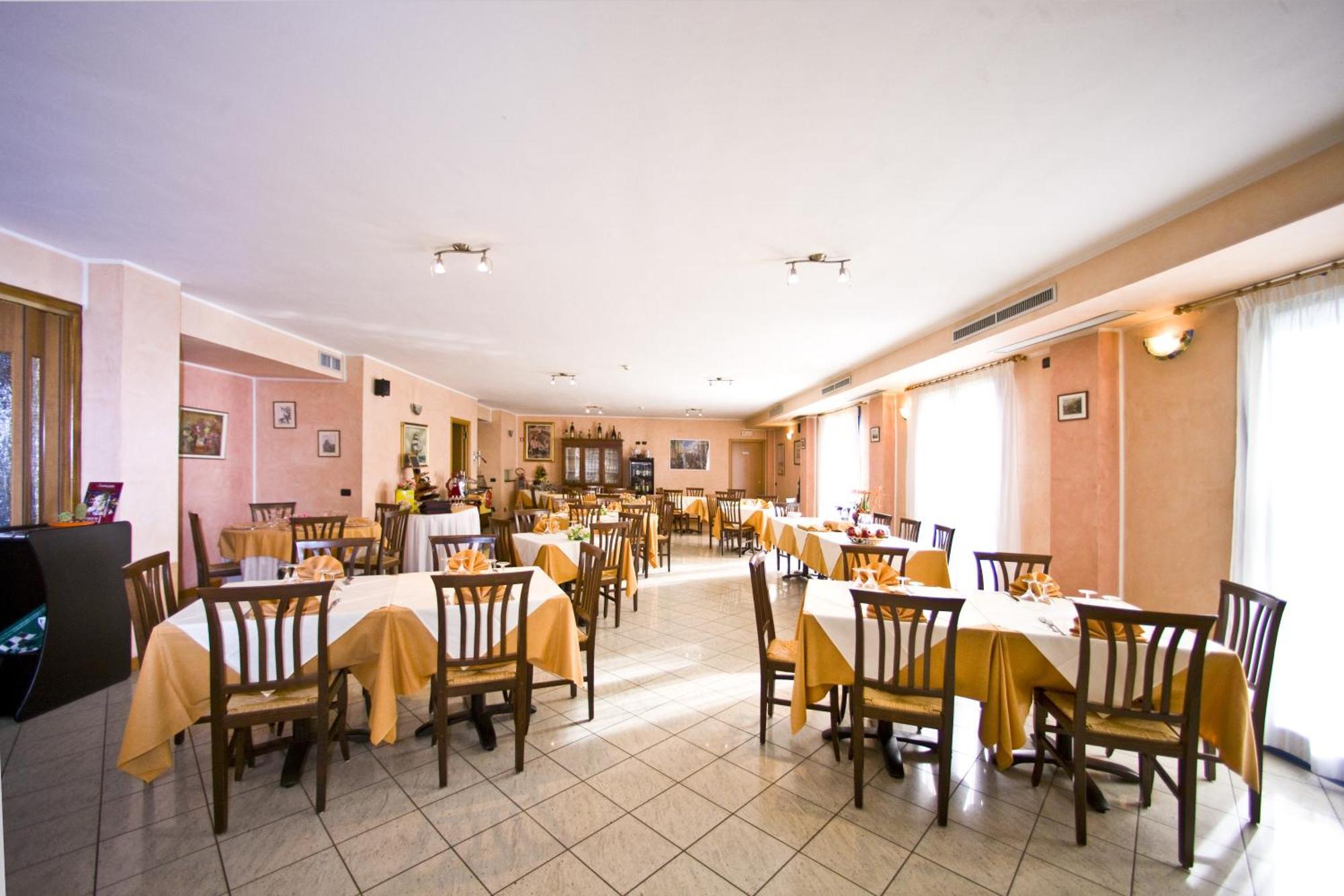 Hotel Il Canneto Porto Ceresio Extérieur photo