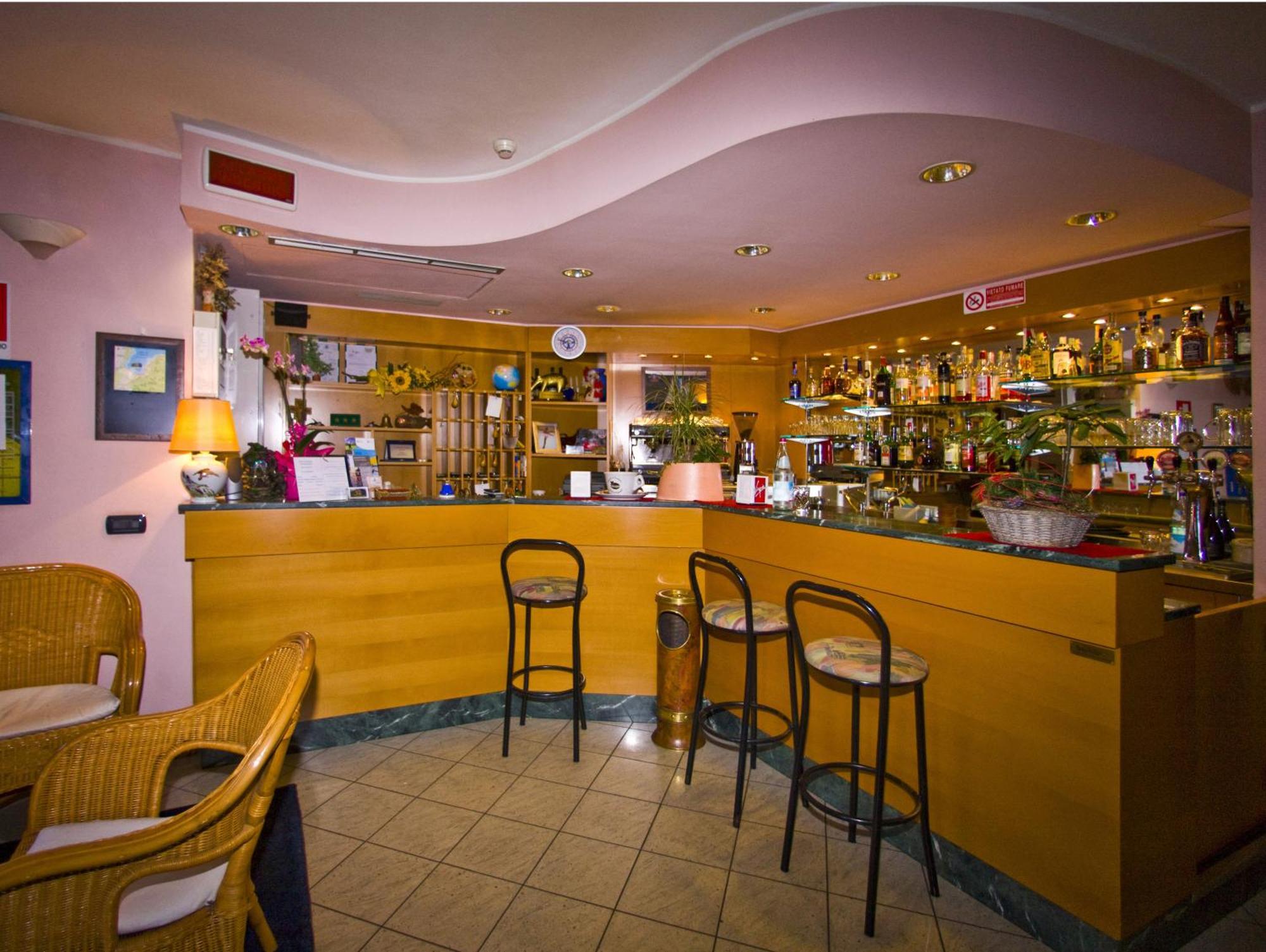 Hotel Il Canneto Porto Ceresio Extérieur photo