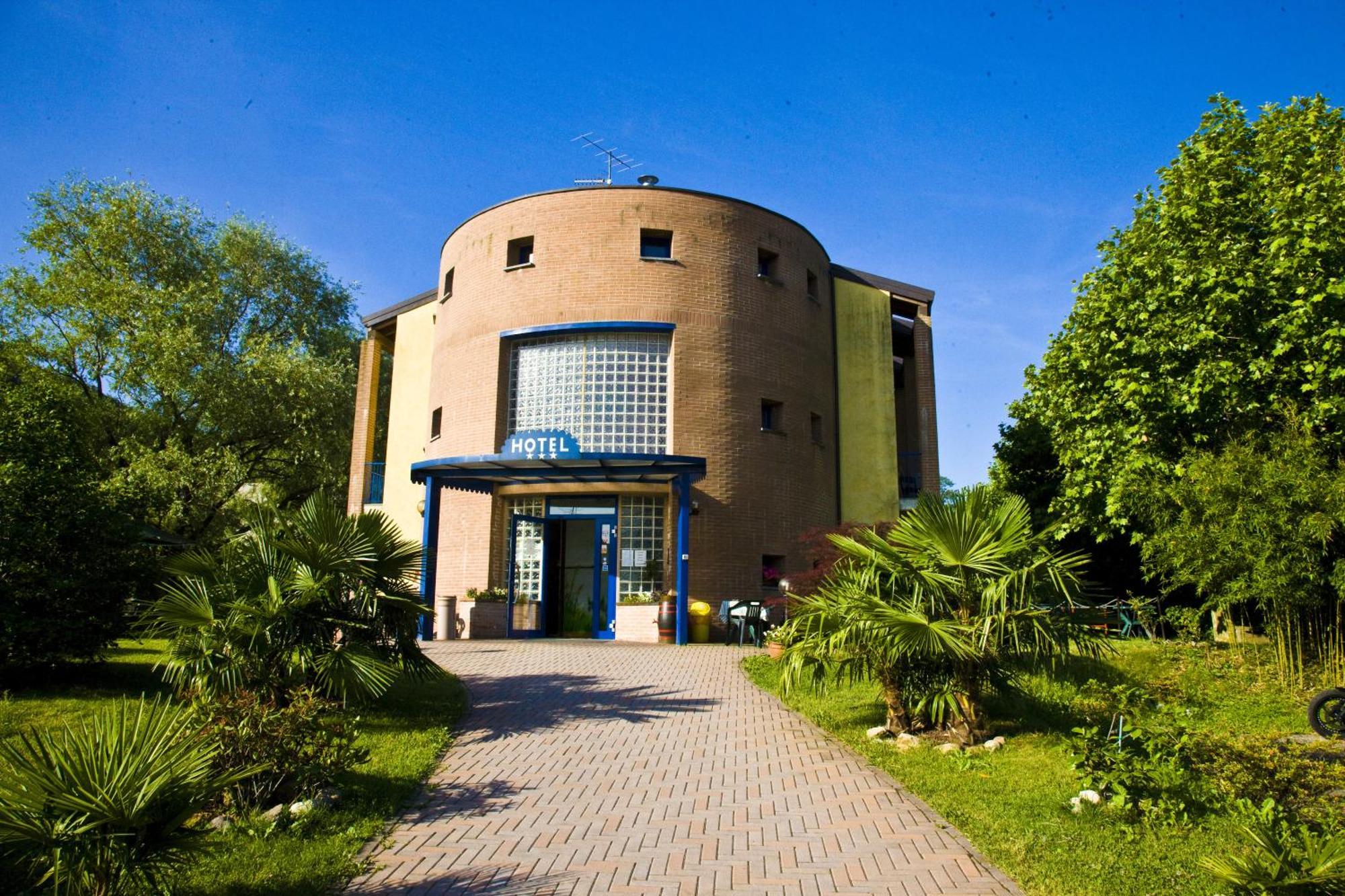 Hotel Il Canneto Porto Ceresio Extérieur photo