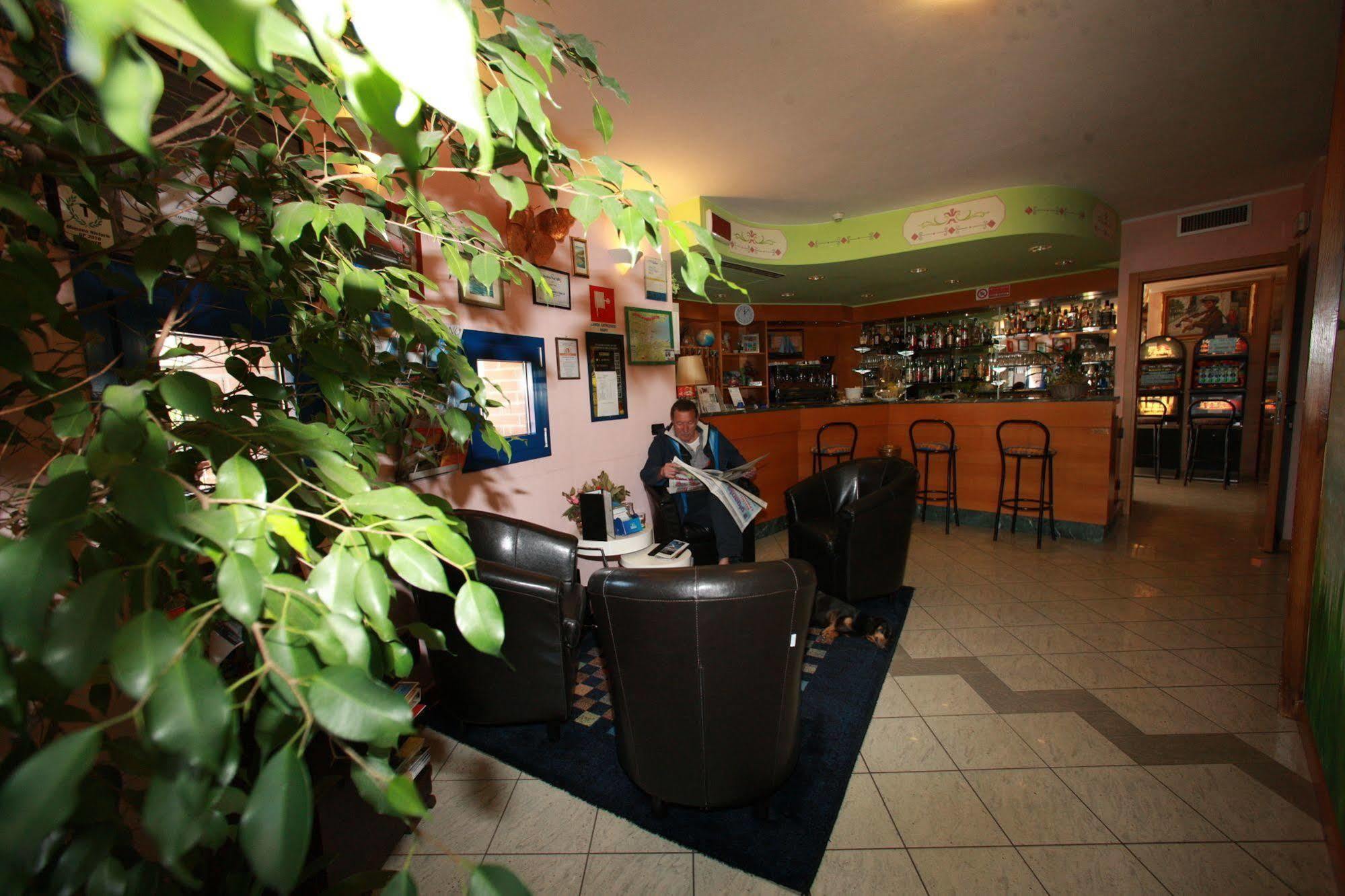 Hotel Il Canneto Porto Ceresio Extérieur photo