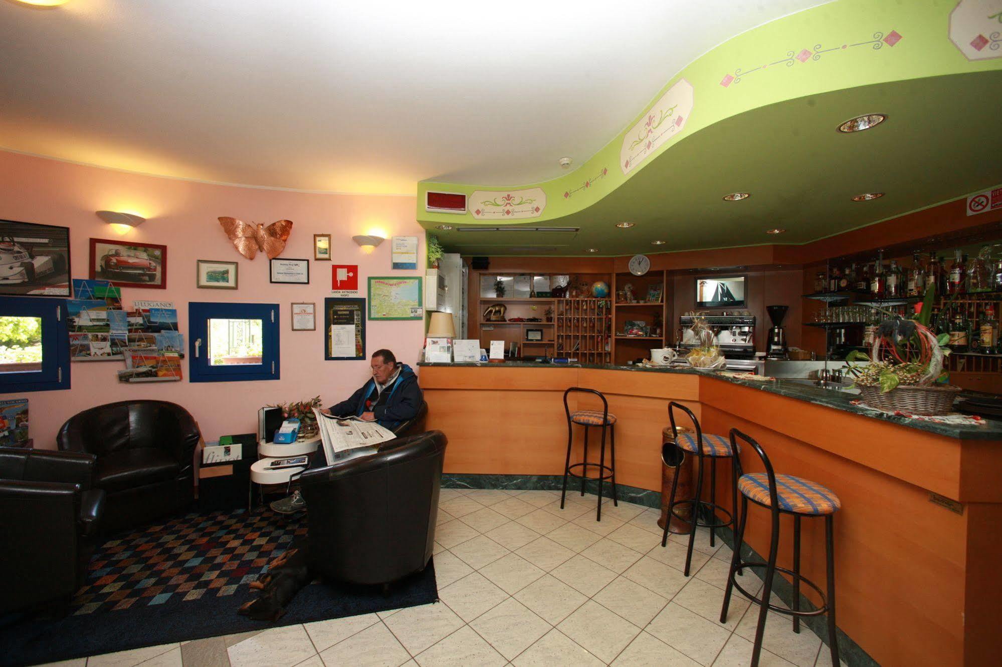 Hotel Il Canneto Porto Ceresio Extérieur photo
