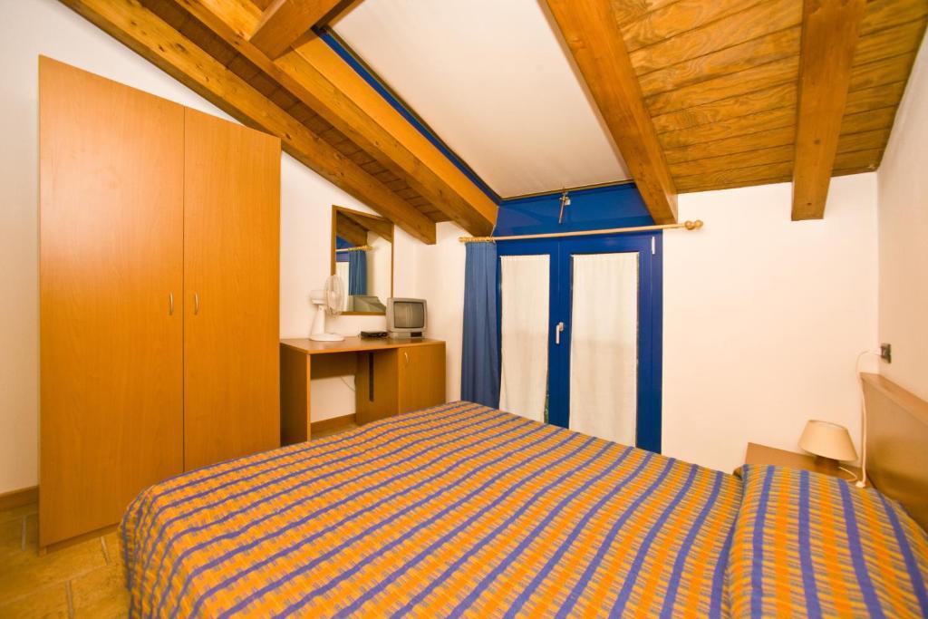Hotel Il Canneto Porto Ceresio Chambre photo