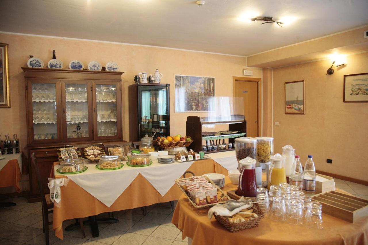 Hotel Il Canneto Porto Ceresio Extérieur photo