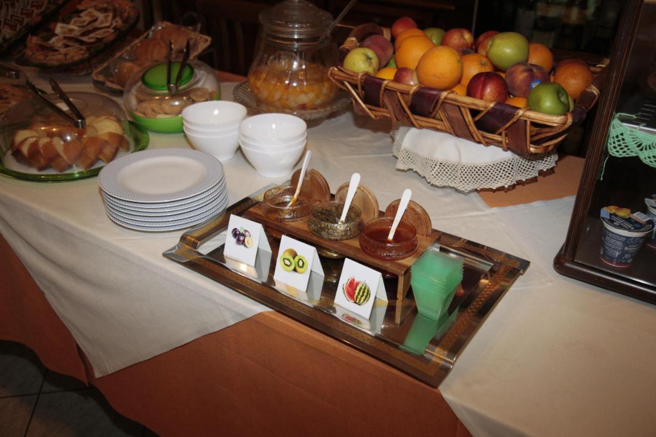 Hotel Il Canneto Porto Ceresio Extérieur photo