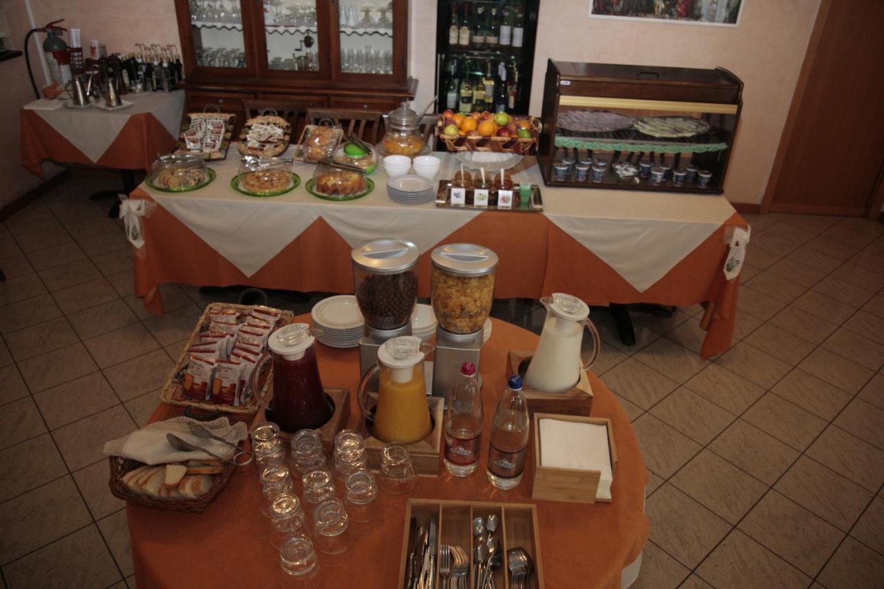 Hotel Il Canneto Porto Ceresio Extérieur photo
