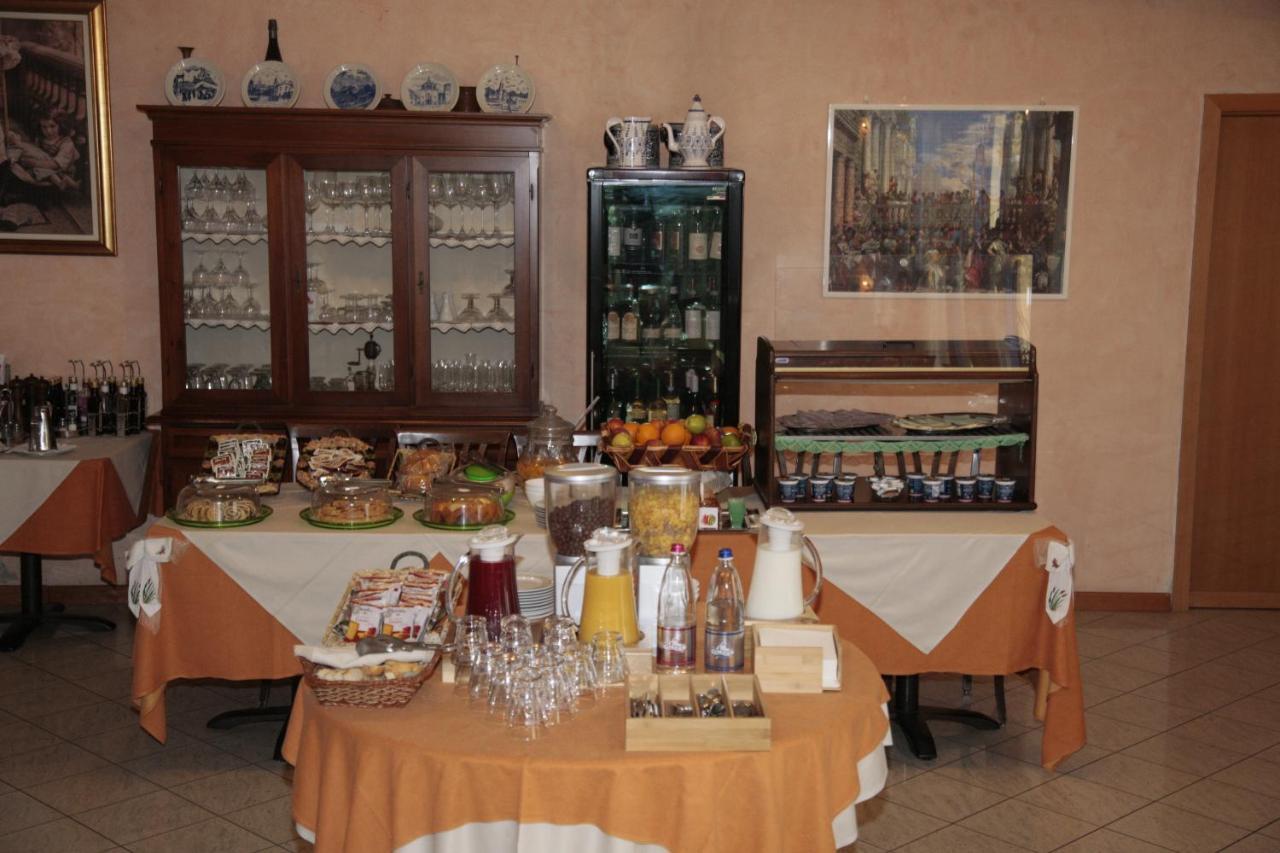 Hotel Il Canneto Porto Ceresio Extérieur photo