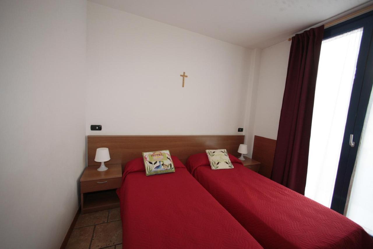 Hotel Il Canneto Porto Ceresio Extérieur photo